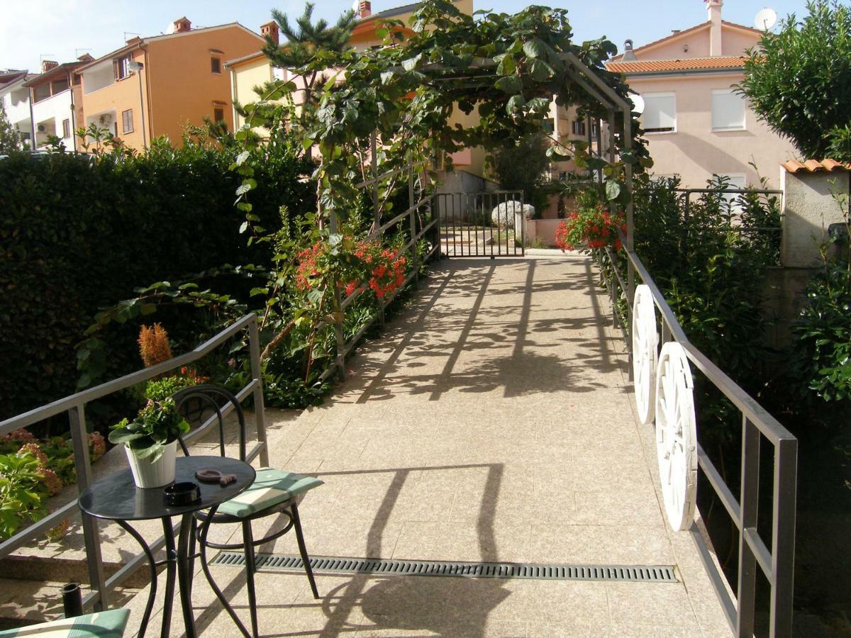 Apartments Mirjana Pola Esterno foto