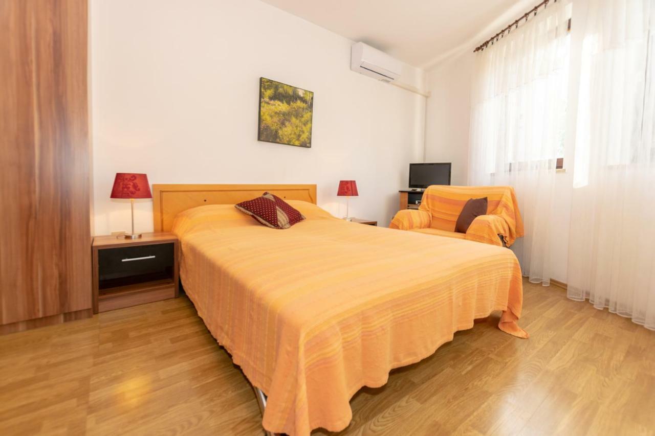 Apartments Mirjana Pola Esterno foto
