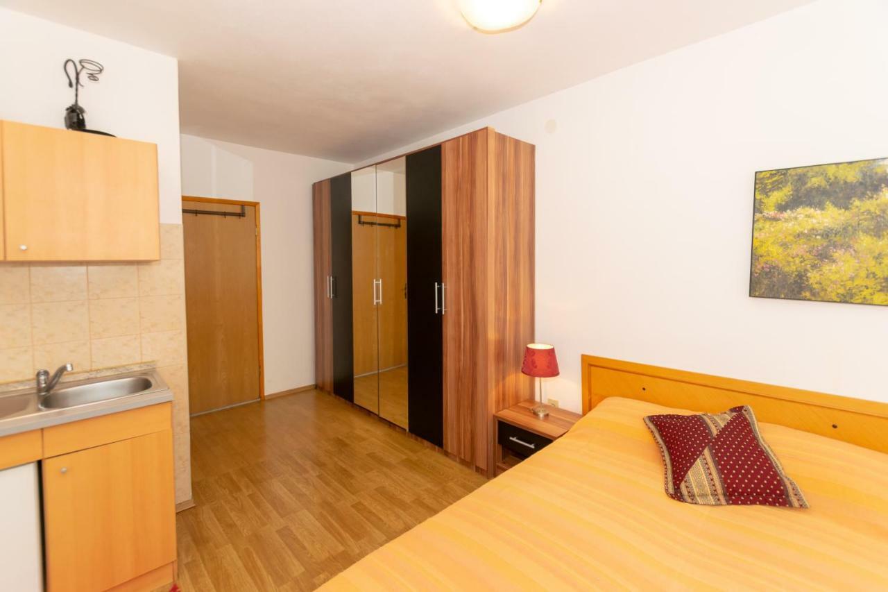 Apartments Mirjana Pola Esterno foto
